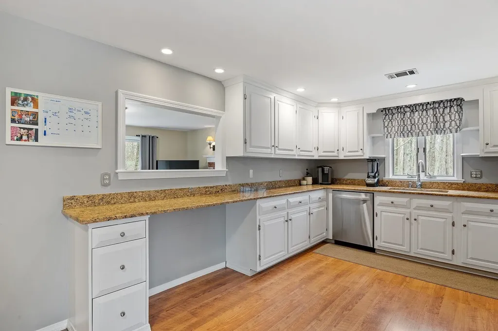 10 Merrill Drive Atkinson NH 03811