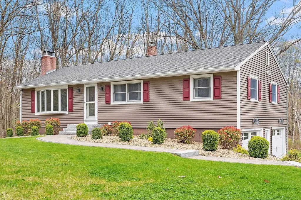 10 Merrill Drive Atkinson NH 03811