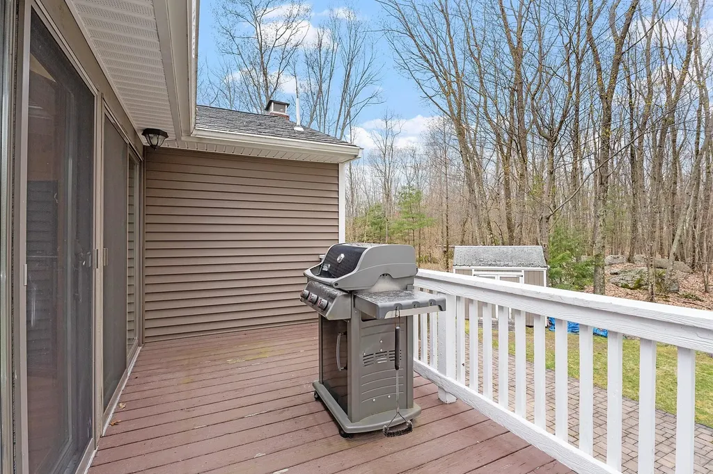 10 Merrill Drive Atkinson NH 03811