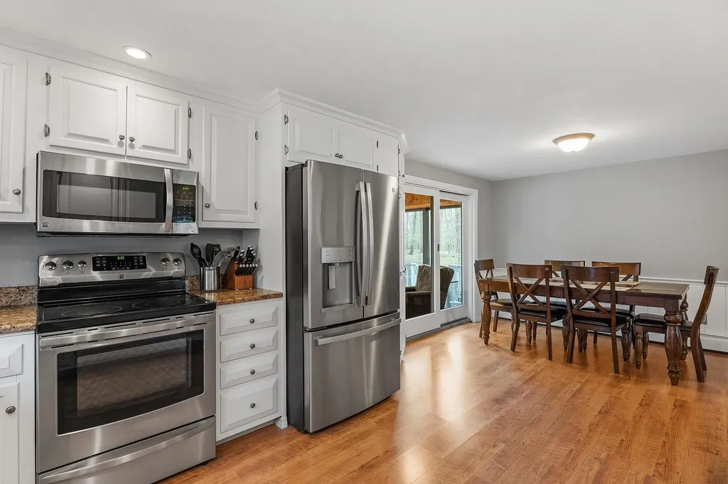 10 Merrill Drive Atkinson NH 03811
