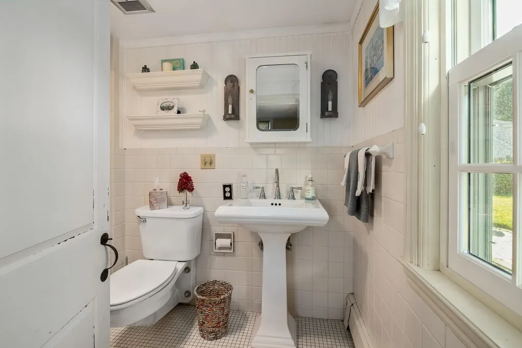 33 Piscataqua Street New Castle NH 03854