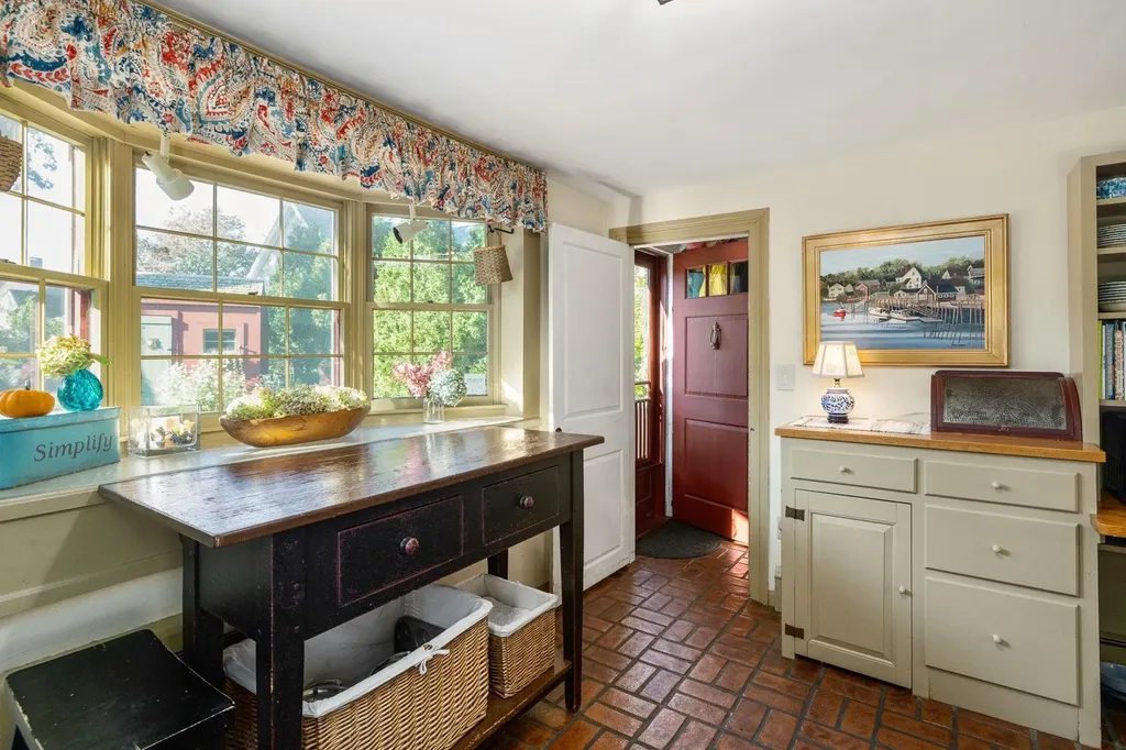 33 Piscataqua Street New Castle NH 03854