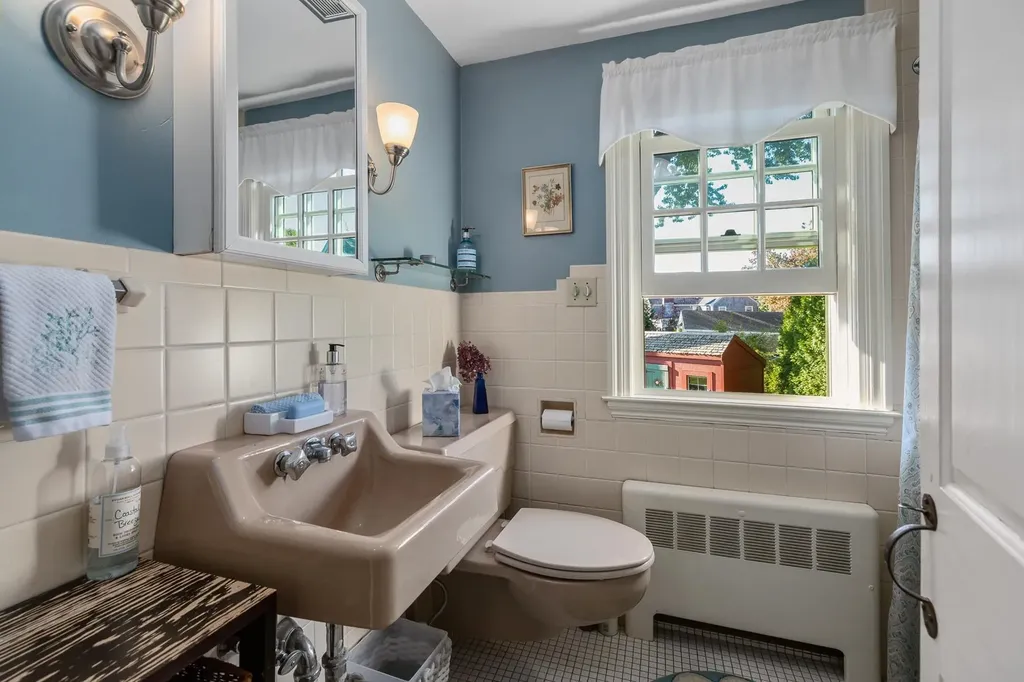 33 Piscataqua Street New Castle NH 03854