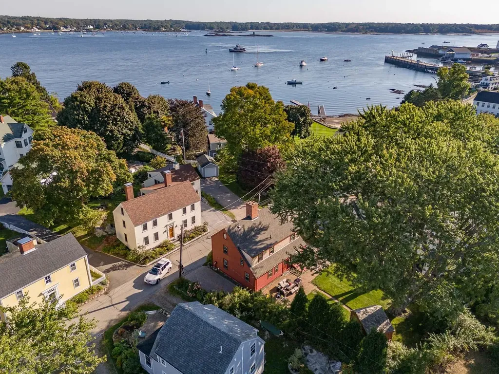33 Piscataqua Street New Castle NH 03854