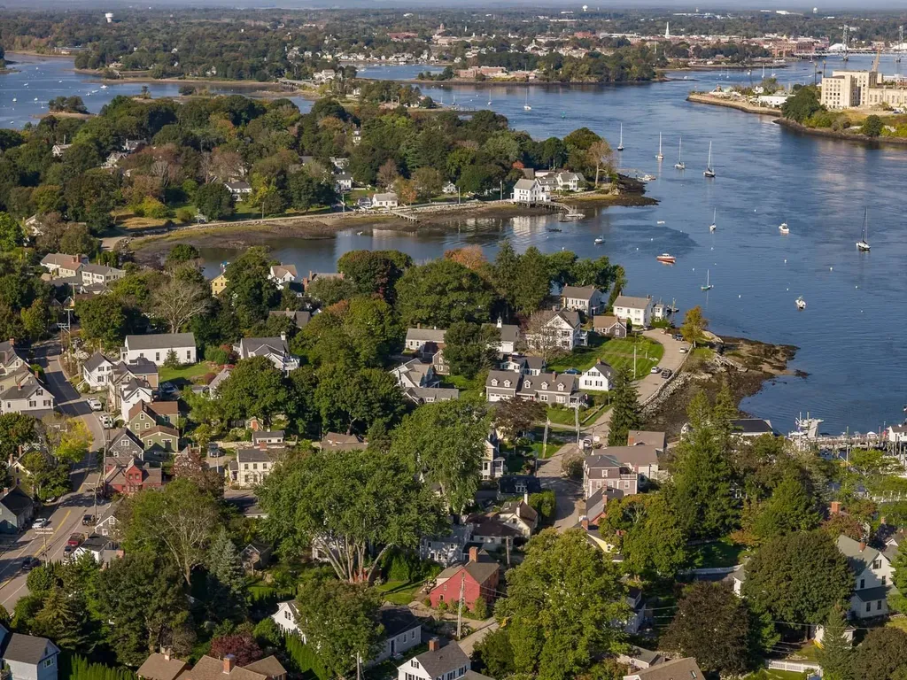 33 Piscataqua Street New Castle NH 03854