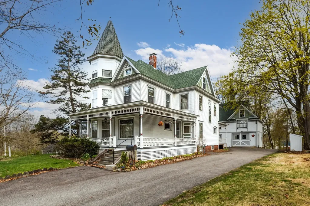 21 Winnipesaukee Street Franklin NH 03235