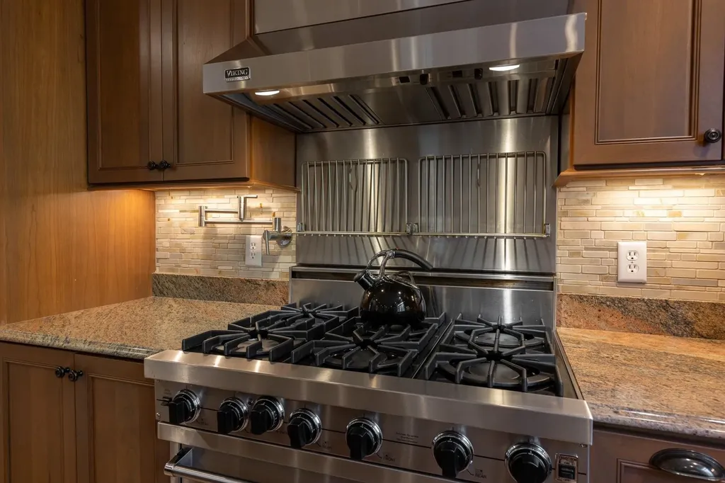 9 Whitehorse Drive Rye NH 03870