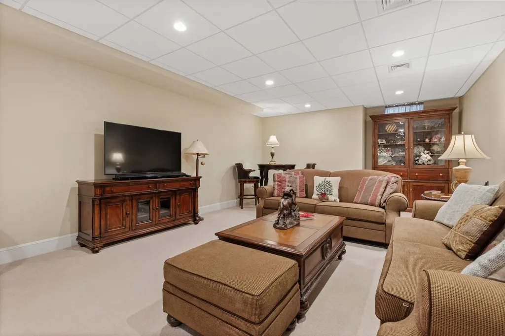 9 Whitehorse Drive Rye NH 03870