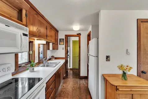 402 Great Hawk Road Rochester VT 05767-8811