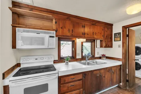 402 Great Hawk Road Rochester VT 05767-8811