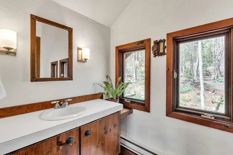 402 Great Hawk Road Rochester VT 05767-8811