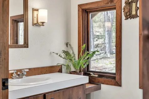 402 Great Hawk Road Rochester VT 05767-8811