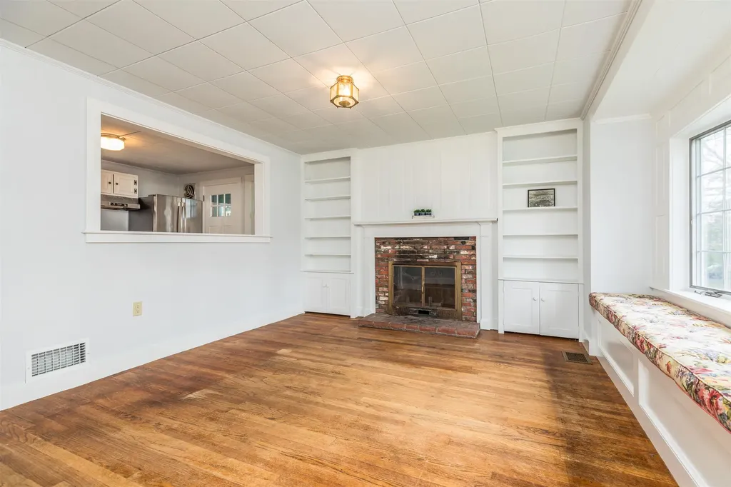 8 Thompson Lane Durham NH 03824