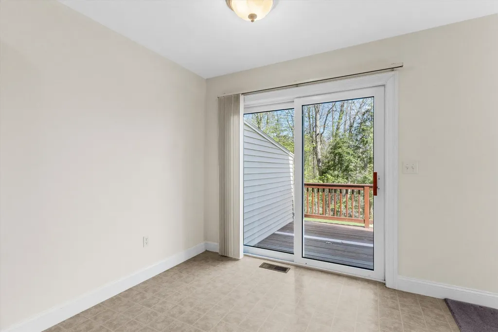 9 Lilac Lane Newmarket NH 03857