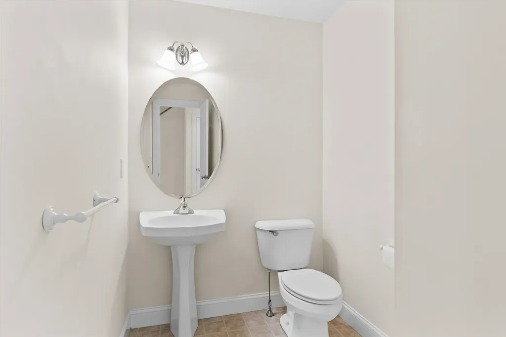 9 Lilac Lane Newmarket NH 03857