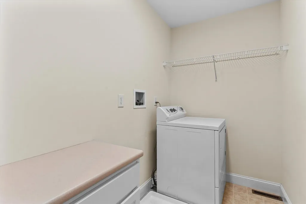 9 Lilac Lane Newmarket NH 03857