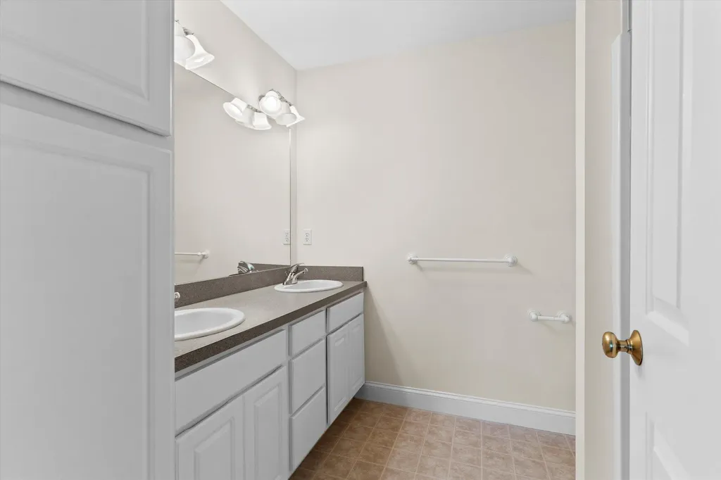 9 Lilac Lane Newmarket NH 03857