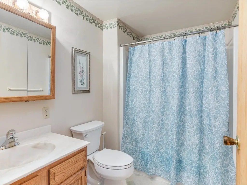 25 Bayberry Lane South Burlington VT 05403