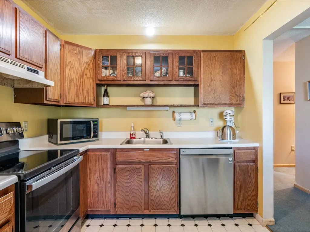 25 Bayberry Lane South Burlington VT 05403