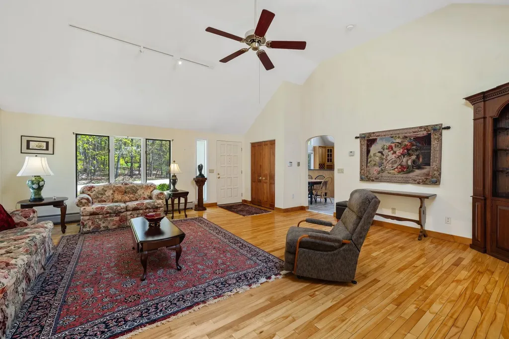 4 Floral Street Windham NH 03087