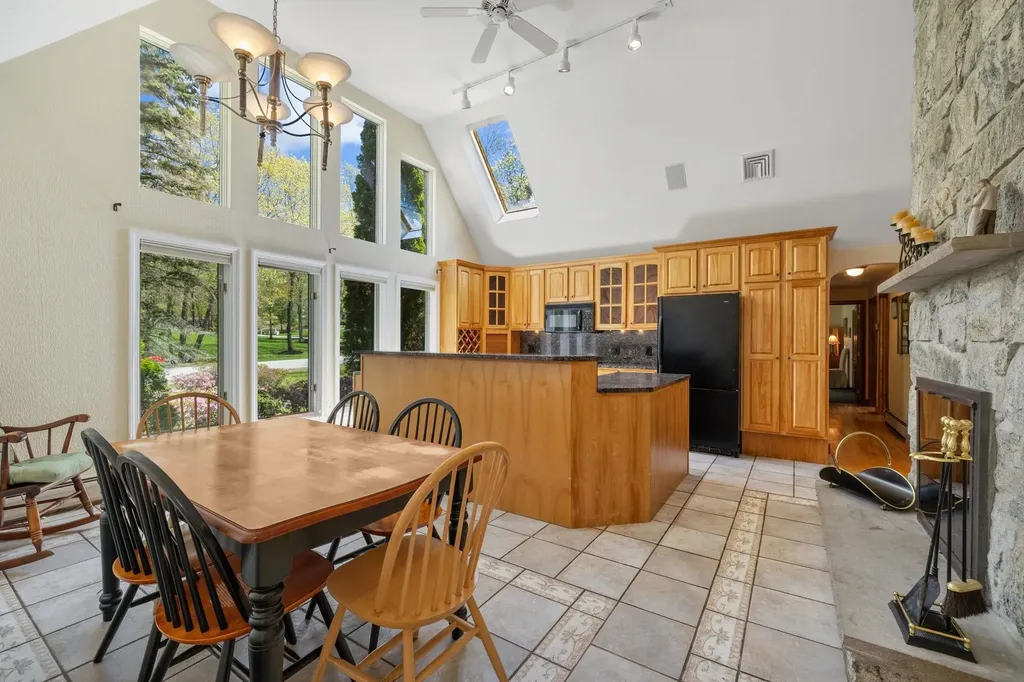 4 Floral Street Windham NH 03087
