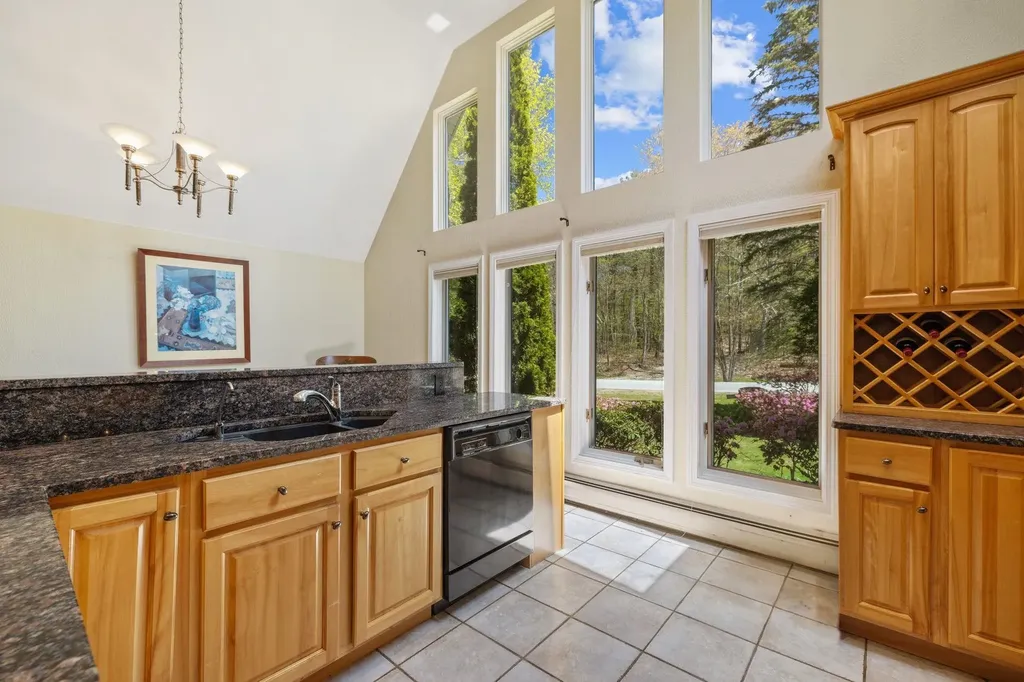 4 Floral Street Windham NH 03087
