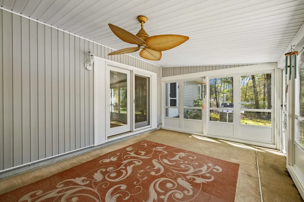 4 Floral Street Windham NH 03087