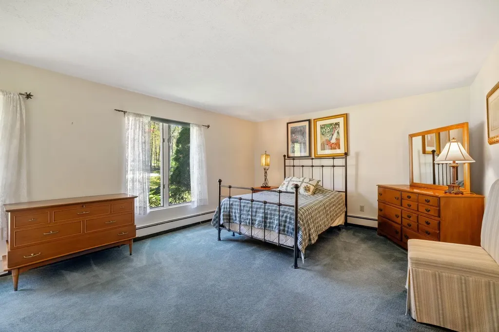 4 Floral Street Windham NH 03087