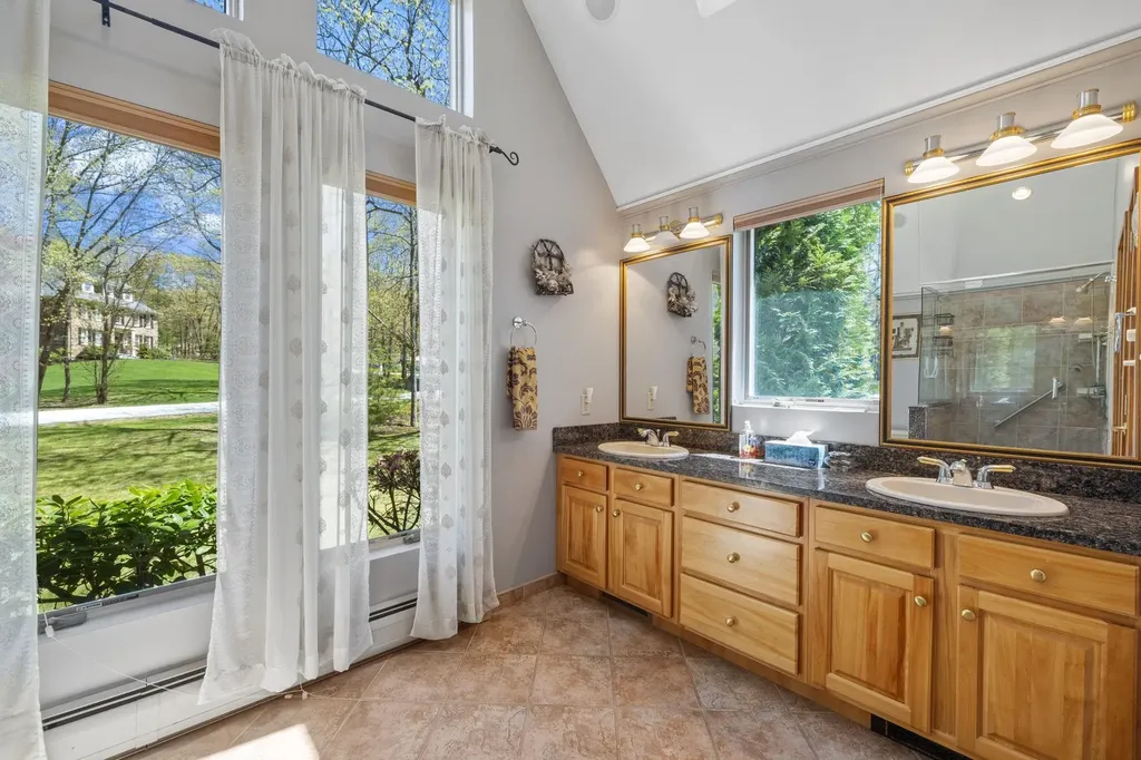 4 Floral Street Windham NH 03087