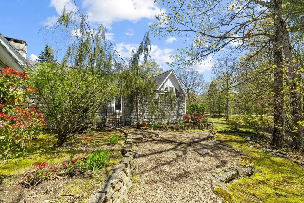 4 Floral Street Windham NH 03087
