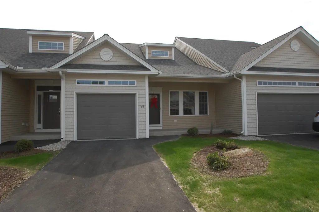 12 Chesterfield Lane Londonderry NH 03053