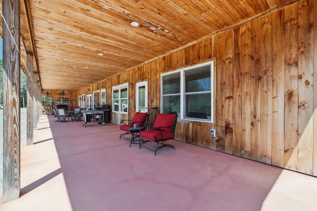 318 Center Road Bradford NH 03221