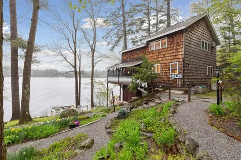 19 Hummingbird Lane Hillsborough NH 03244