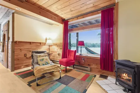 19 Hummingbird Lane Hillsborough NH 03244