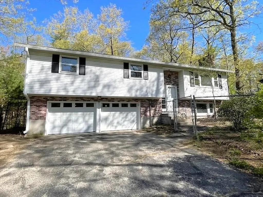 10 Easthill Drive Hudson NH 03051