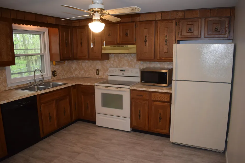 10 Easthill Drive Hudson NH 03051
