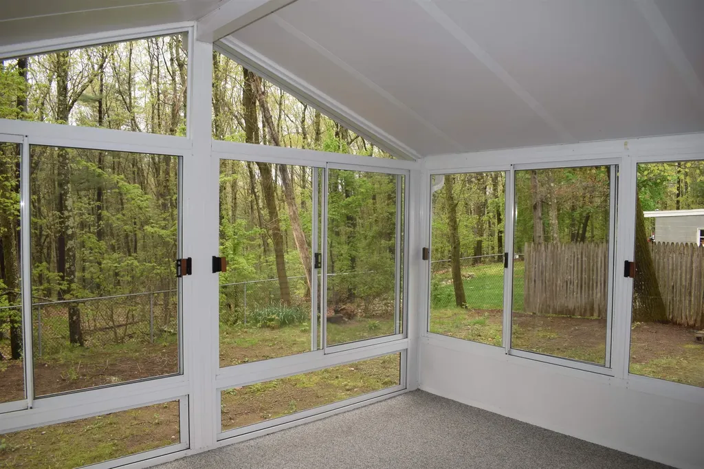 10 Easthill Drive Hudson NH 03051