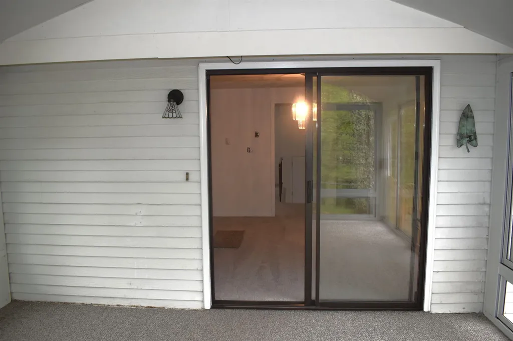 10 Easthill Drive Hudson NH 03051