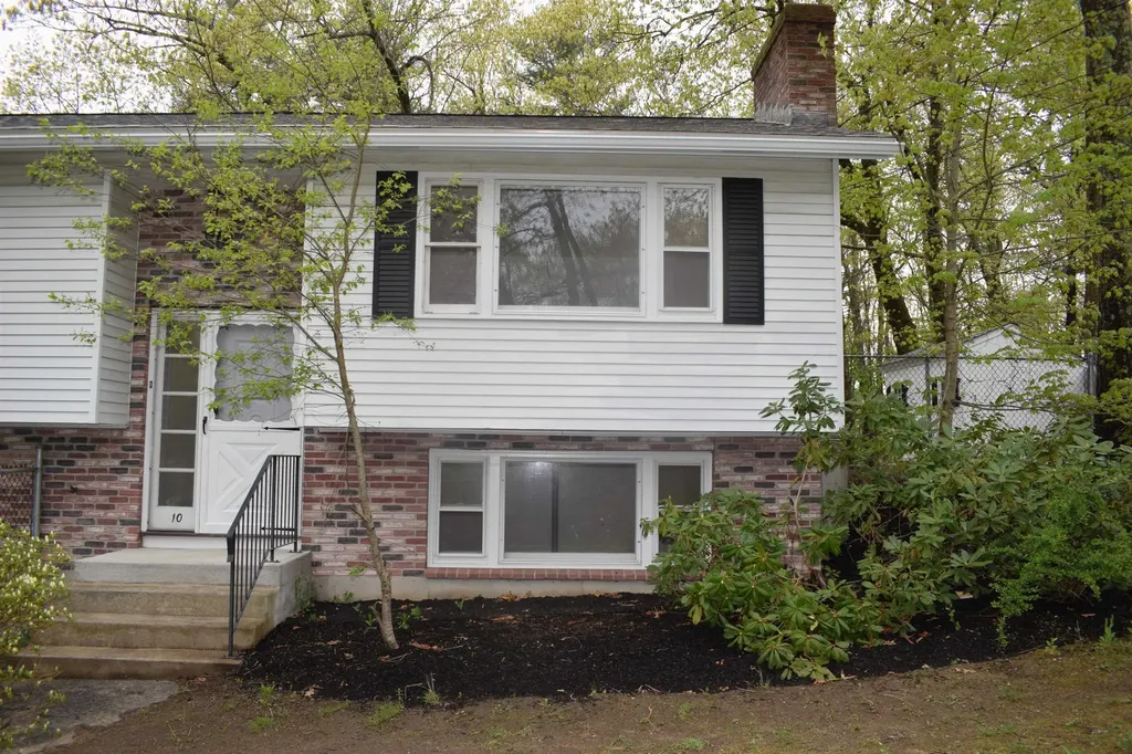 10 Easthill Drive Hudson NH 03051