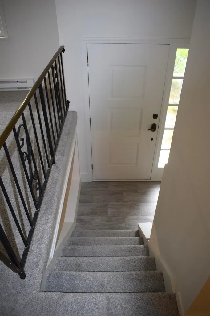 10 Easthill Drive Hudson NH 03051