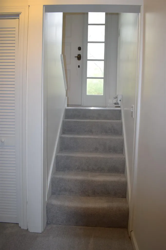 10 Easthill Drive Hudson NH 03051