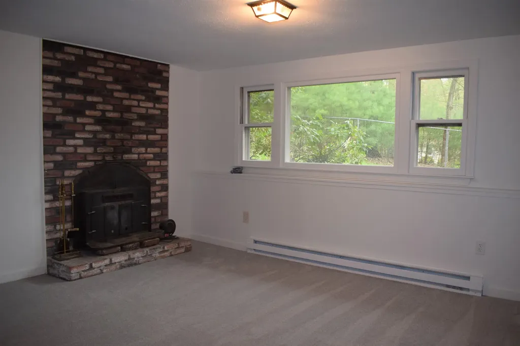 10 Easthill Drive Hudson NH 03051