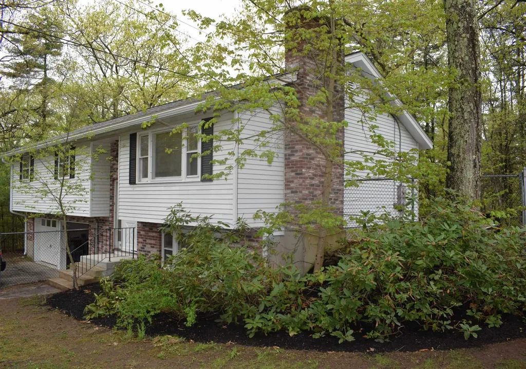 10 Easthill Drive Hudson NH 03051