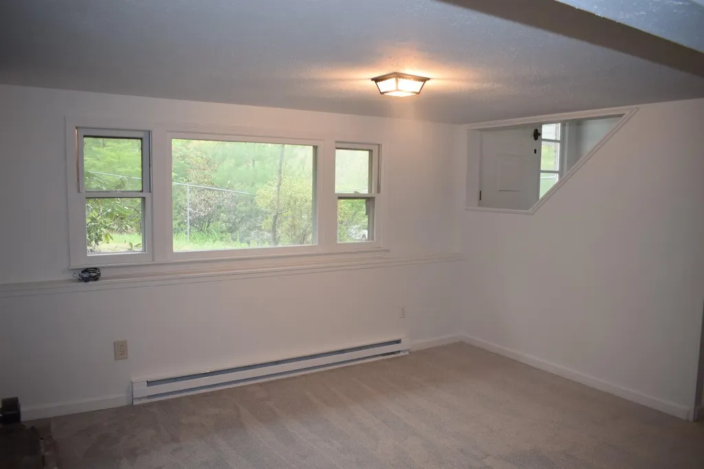 10 Easthill Drive Hudson NH 03051