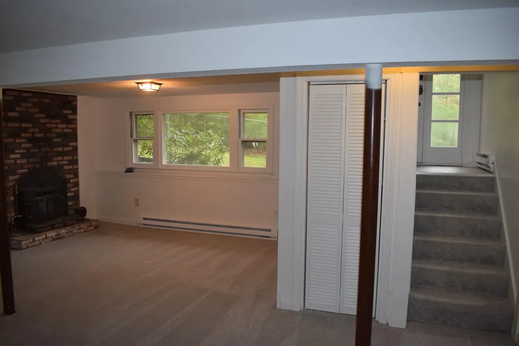 10 Easthill Drive Hudson NH 03051