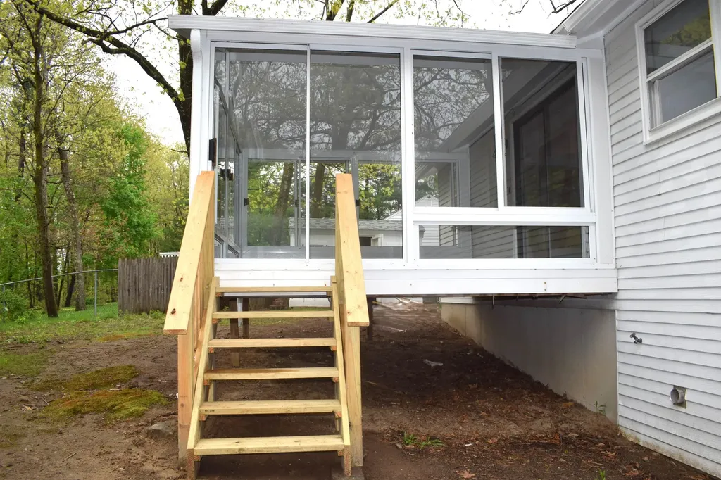 10 Easthill Drive Hudson NH 03051