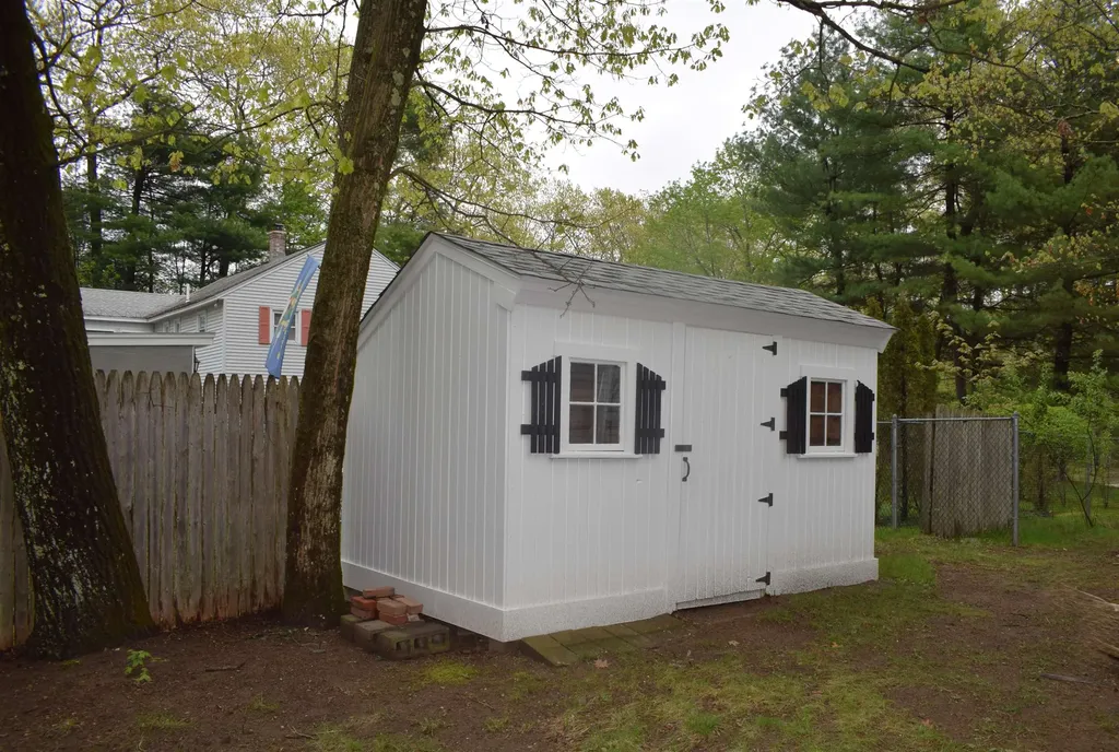 10 Easthill Drive Hudson NH 03051