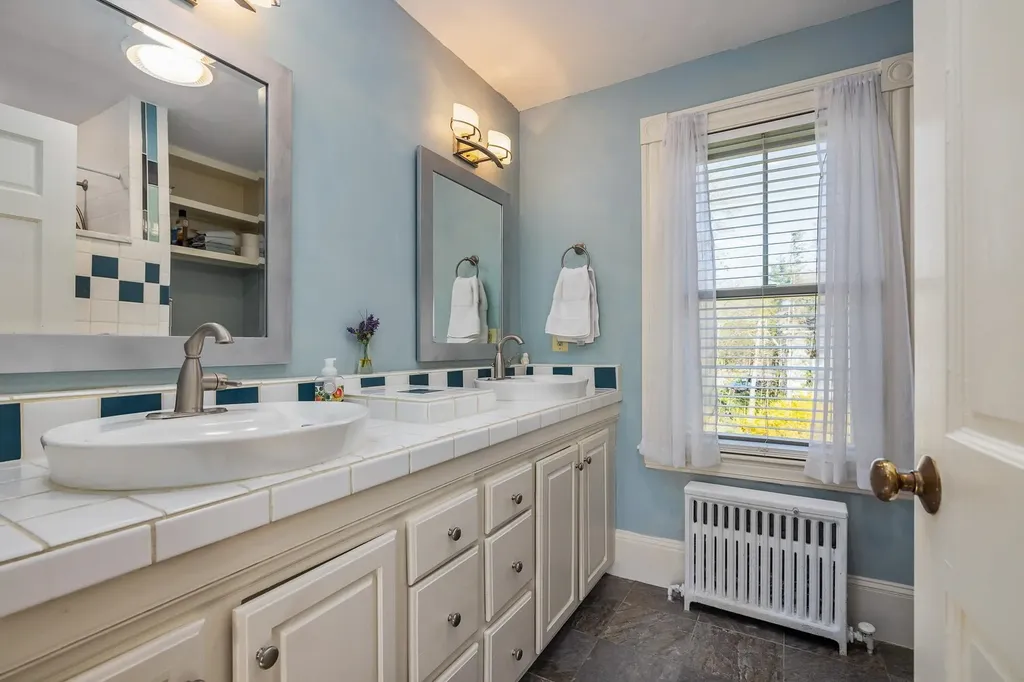 190 Atlantic Avenue North Hampton NH 03862