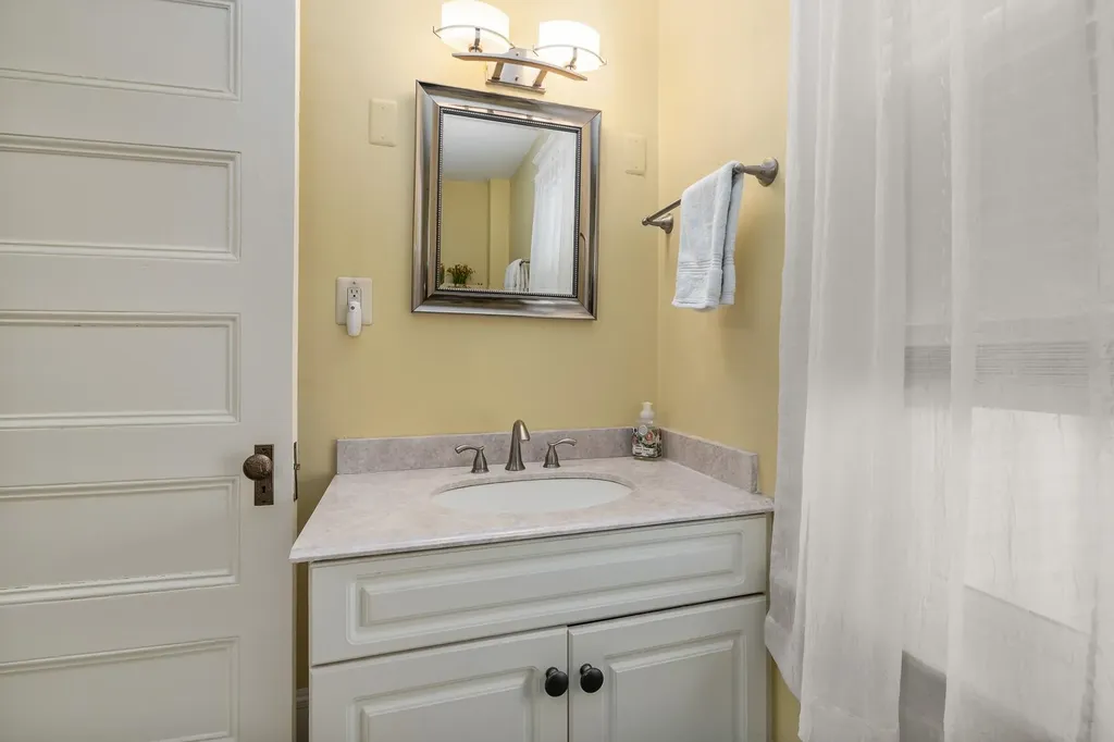 190 Atlantic Avenue North Hampton NH 03862