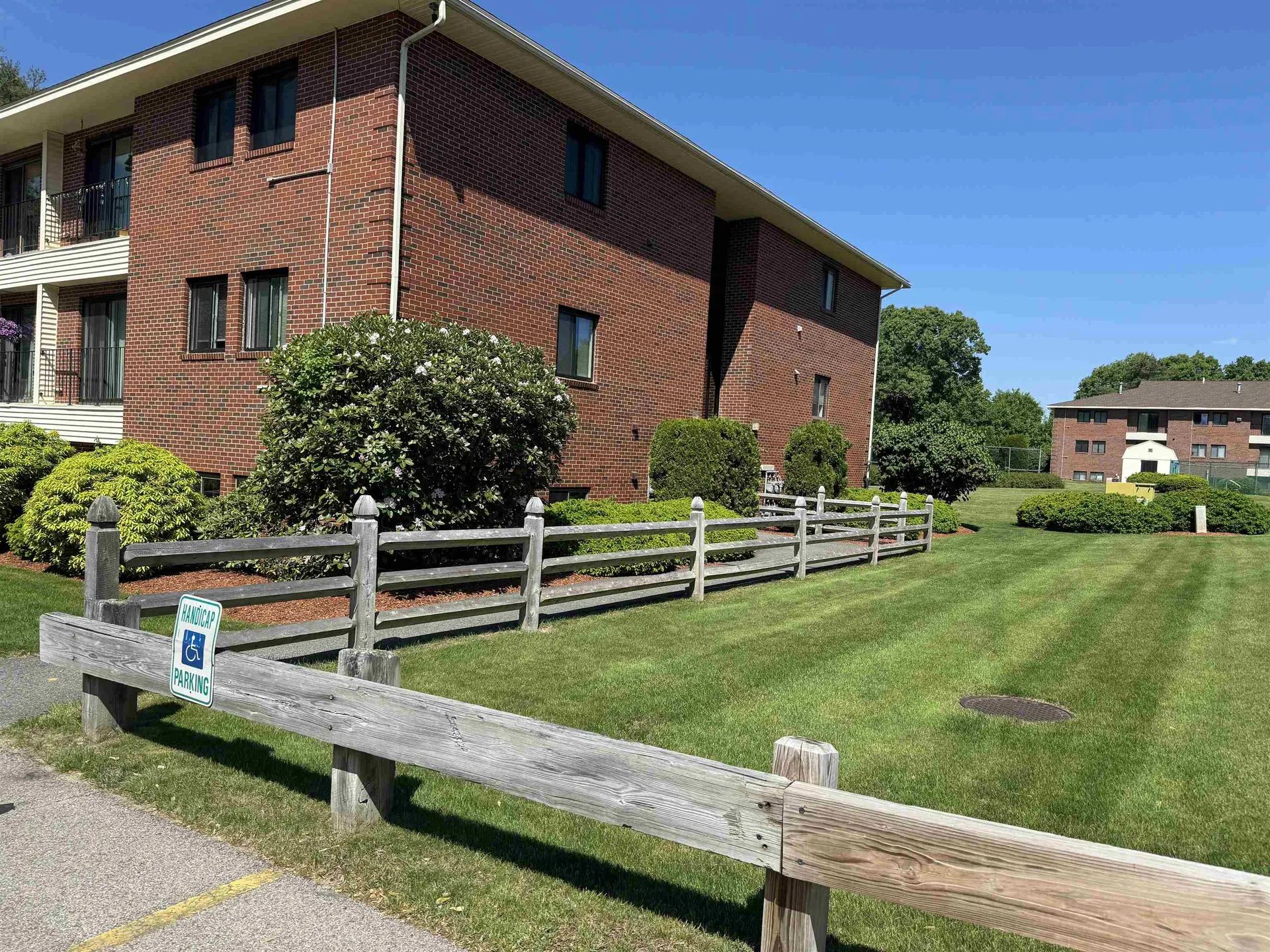516 Abbott Farm Lane Hudson NH 03051